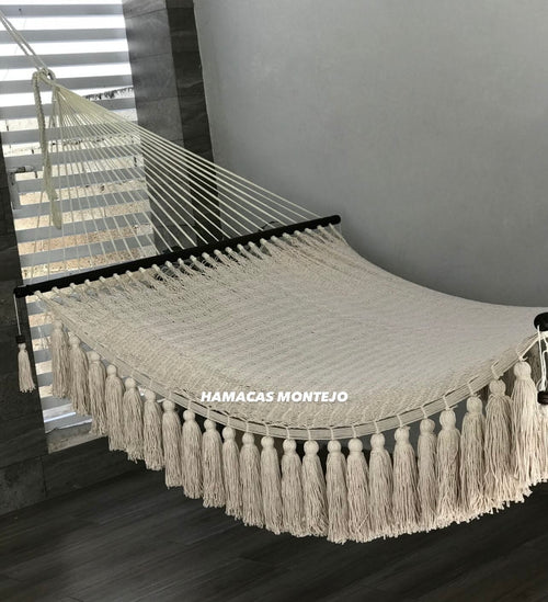 Cotton hammock with pom-pom trim