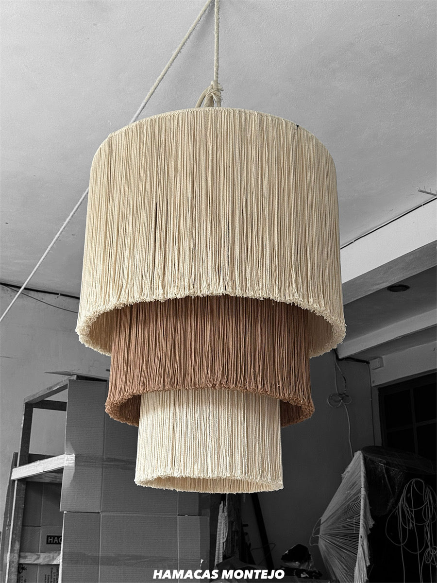 Pantalla colgante de macramé pequeña