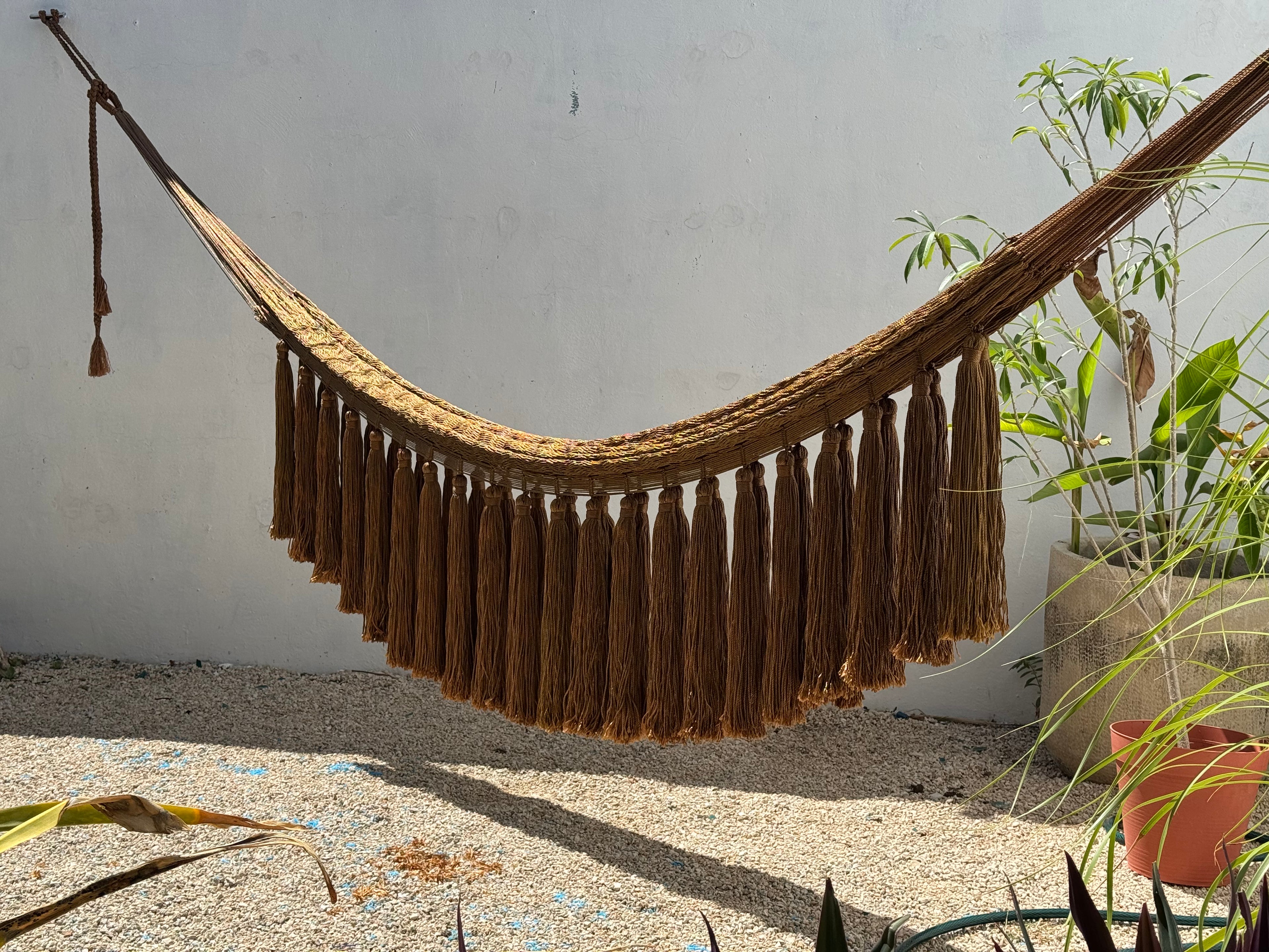 Hamaca de pompones extra largos