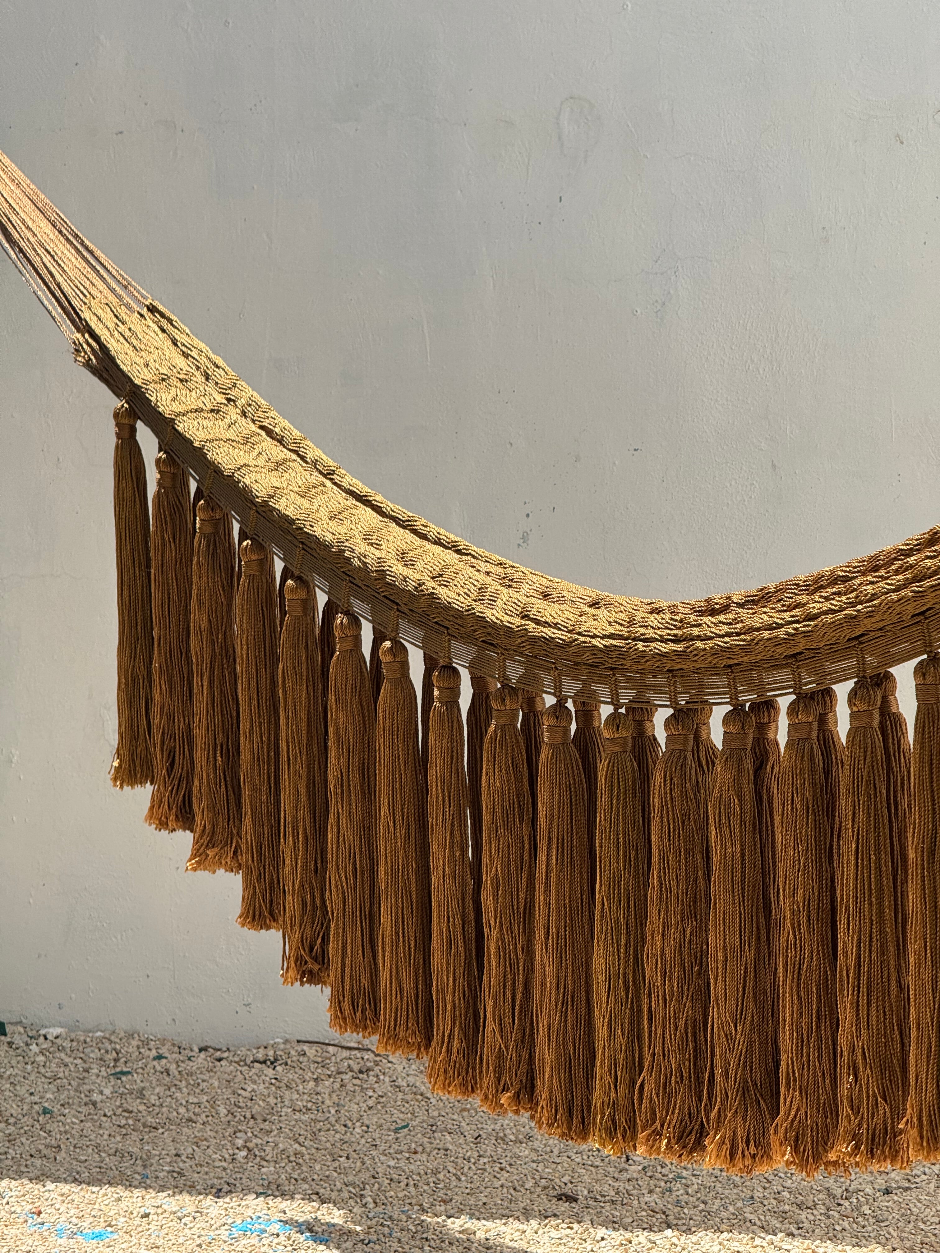 Hamaca de pompones extra largos