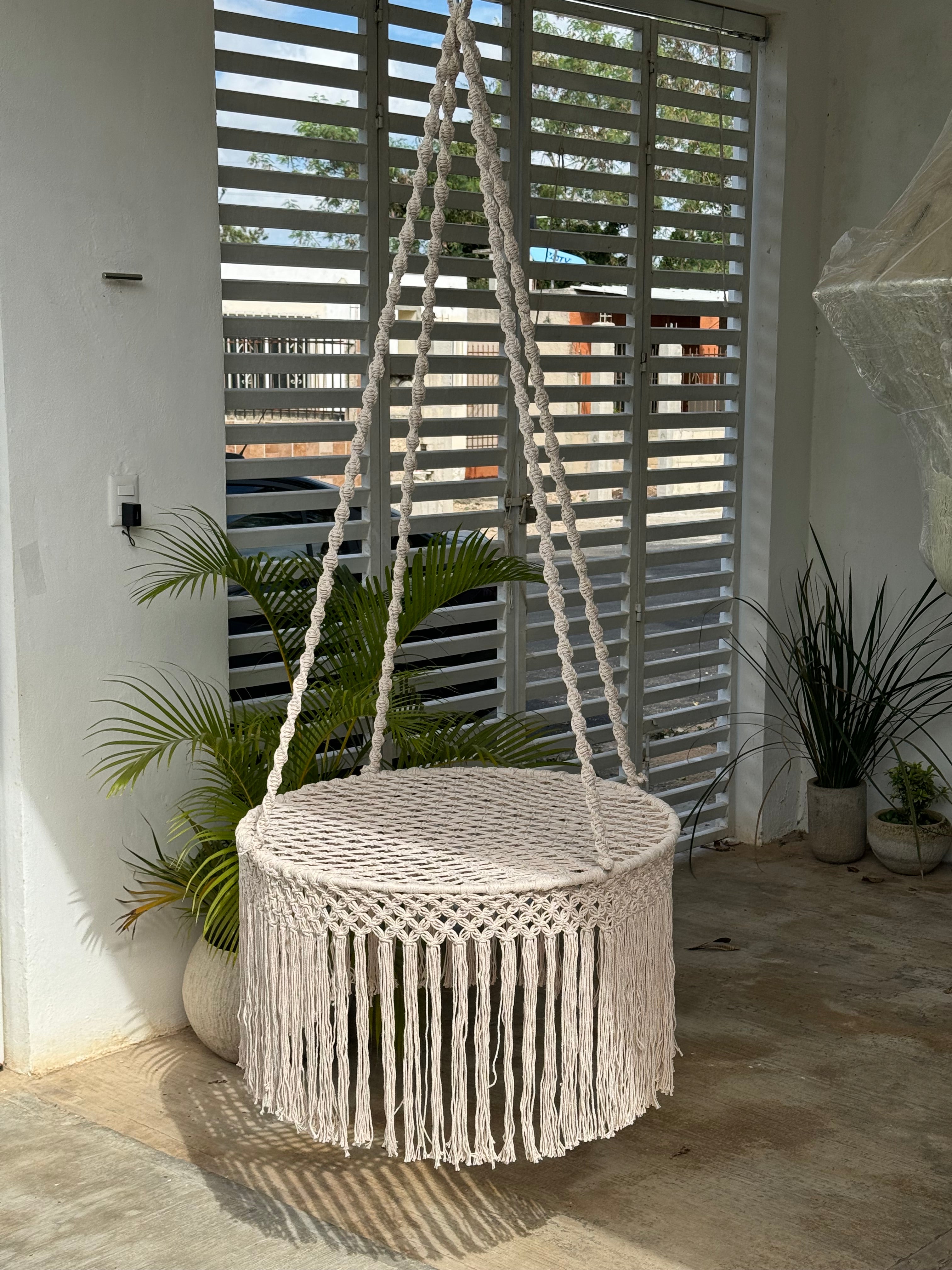 Silla circular colgante de macramé