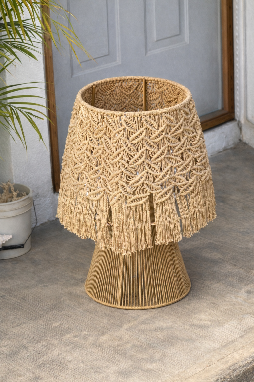 Lámpara de buró con macramé