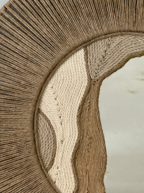 Circular vibrant fiber mirror
