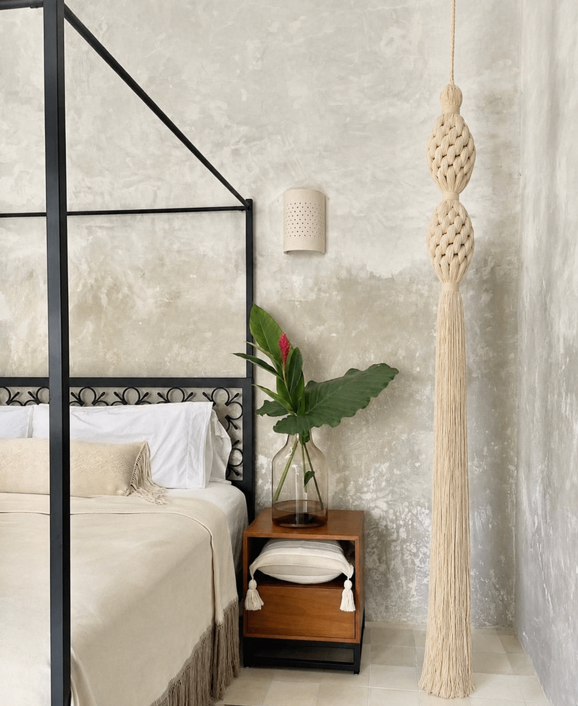 Decorative hanging honeycomb knot